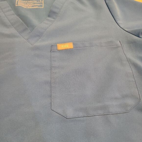 Figs short sleeve blue scrub top woman's size Medium - Picture 2 of 9